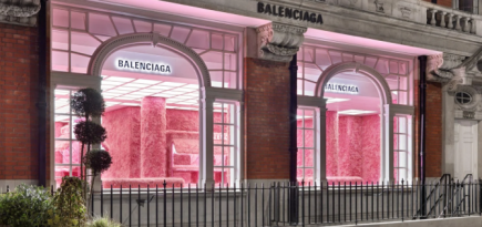 Balenciaga декорировал бутик на лондонской Mount Street розовым мехом