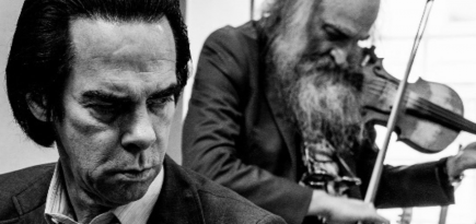 Ник Кейв станет автором саундтрека к телевизионной адаптации «Смерти Банни Манро»