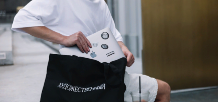 Кинотеатр «Художественный» запустил в продажу подарочные карты и мерч