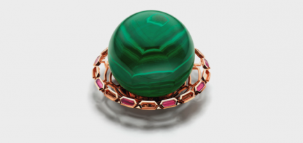 Bvlgari представил парфюмерный флакон из муранского стекла, розового золота и самоцветов