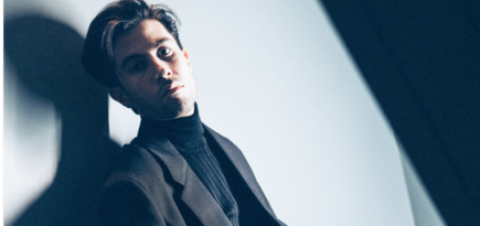 Пианист Риад Маммадов сыграл один из вальсов Шопена в «Рихтере»