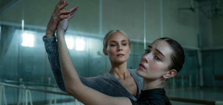 Диана Крюгер в образе руководительницы русской балетной школы в трейлере «Джойки»