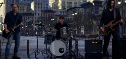 Рок-группа Киану Ривза выпустила клип на трек «Everything Turns Around»