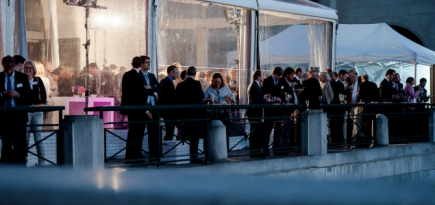 Кафе и ресторанам с QR-кодами разрешили работать ночью