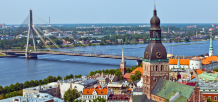 Латвия возобновит ограниченную выдачу виз россиянам