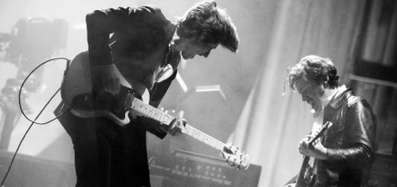 Группа Arctic Monkeys представила еще один трек с альбома «The Car»