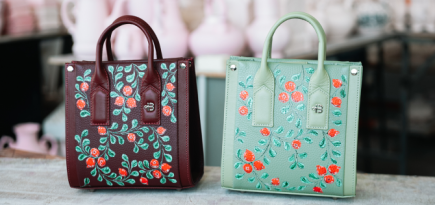 Российский бренд «Верфь» выпустил коллекцию сумок с Гжельским фарфоровым заводом