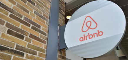 Airbnb приостанавливает работу в России и Беларуси