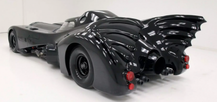 Бэтмобиль из фильма «Бэтмен возвращается» выставлен на продажу за 1,5 миллиона долларов