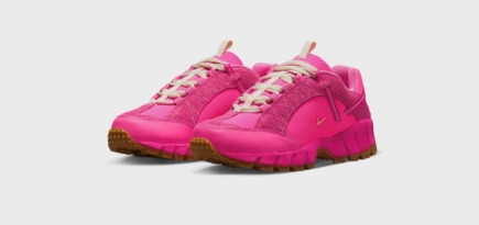 Jacquemus показал кроссовки из коллаборации с Nike в ярко-розовом оттенке