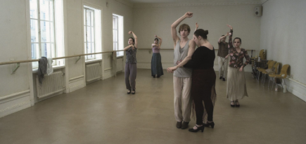 «Голубь сидел на ветке, размышляя о бытии» Роя Андерссона выходит в российский прокат