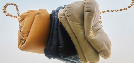 Джонатан Андерсон превратил классические модели Loewe в сумки-«подушки»