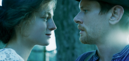 Netflix показал первые кадры из фильма «Любовник леди Чаттерли» с Эммой Коррин