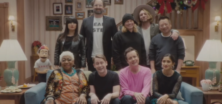 Вышел трейлер ситкома «Все мои друзья» с Маколеем Калкиным