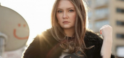 Вышел дебютный трек Анны Делви «What the Hell»