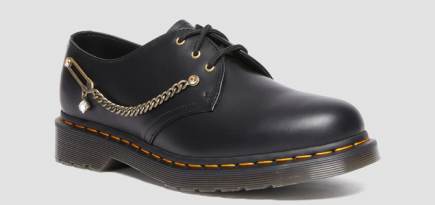 Dr. Martens выпустил ботинки с кристаллами Swarovski