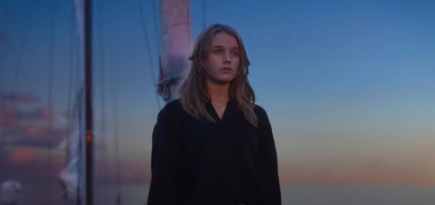 Netflix показал трейлер байопика о юной мореплавательнице Джессике Уотсон «Настоящий дух»