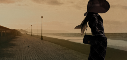 Chanel представил тизер показа новой коллекции с моделью Вивьен Ронер