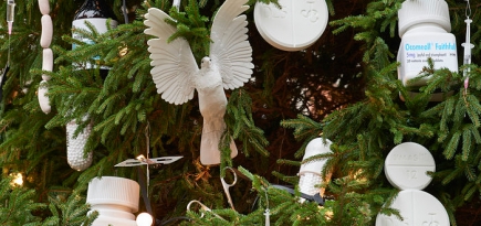 Рождество вокруг нас: Дэмиен Херст украсил елку