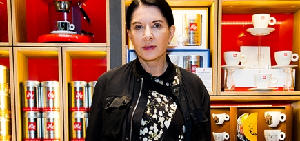 Марина Абрамович отметила середину перформанса \"512 часов\"