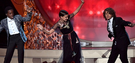 Как прошла «Эмми-2016»: шутки Эми Шумер, триумфы О. Дж. Симпсона и «Игры престолов»