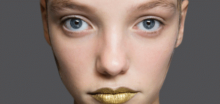 Красота в деталях: образы с показов Fendi, Prada и Moschino