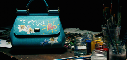 Dolce & Gabbana подарит московским покупателям на 8 Марта сумки с ручной росписью