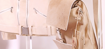 Alexander McQueen ответил студентке, придумавшей одежду из ДНК дизайнера