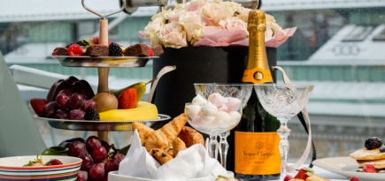 Где провести новогоднюю ночь, если вы оказались в Сочи или Санкт-Петербурге