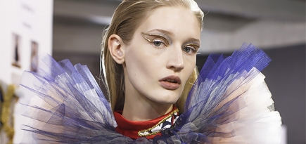Красота в деталях: образ с показа Viktor & Rolf Couture