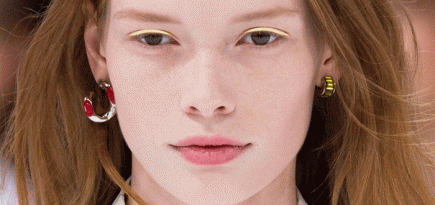 На заметку: носить моносерьги в паре