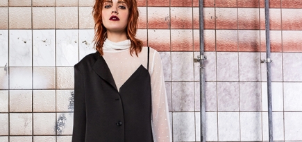 Брючные костюмы, бархатные платья и журавли в новом лукбуке Nebo