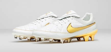 Nike выпускает лимитированную коллекцию футбольных бутсов в честь Роналдиньо