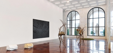 Fendi открыли выставку современного искусства в Риме