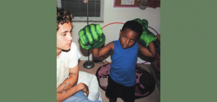 Доминик Файк из «Эйфории» вспоминает юность в клипе на трек «Dancing in the Courthouse»