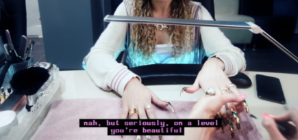 FKA Twigs посещает салон красоты в клипе на песню «Oh My Love»