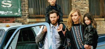 Семейные ценности: Карли Клосс и Джиджи Хадид в новой кампании Versace