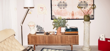 IKEA выпустила вазы-черепа и ковры-калейдоскопы вместе с шведским художником