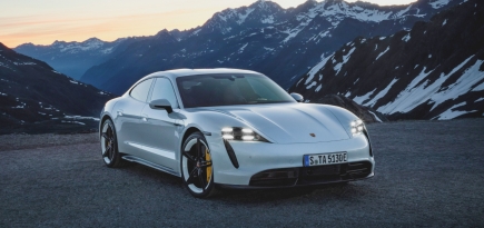 Тихий, мощный и «зеленый» Taycan: чем может удивить первый полностью электрический спорткар Porsche
