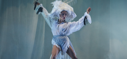 Евангелие от «MAGDALENE»: как FKA twigs играет в святую и грешницу