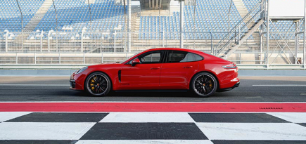 Porsche представил две новые спортивные модели в линии Panamera