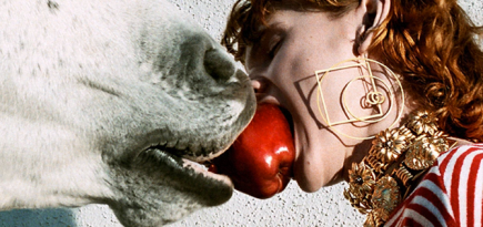 Сицилия, Эзра Миллер и лошади: 15 эффектных рекламных кампаний сезона весна-лето 2020