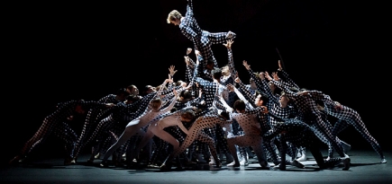 Les Bosquets: балет уличного художника JR на музыку Woodkid