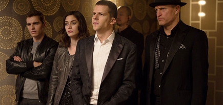 Джесси Айзенберг и Лиззи Каплан показывают фокусы в трейлере \"Иллюзии обмана — 2\"