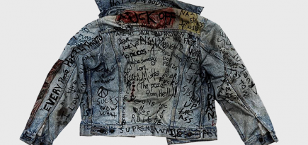 Канье Уэста обвинили в краже куртки у бездомного