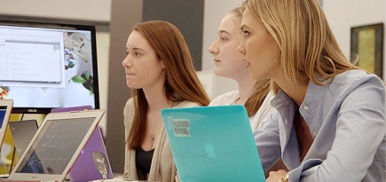 Карли Клосс откроет курсы программирования