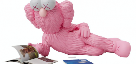 Uniqlo в коллаборации с художником Kaws выпустит капсулу