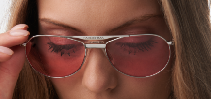 Fakoshima выпустил розовые очки в коллаборации с банком «Точка»