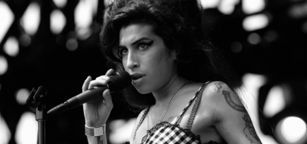 Группа, работавшая с Эми Уайнхаус, проведет концерт в честь 40-летия певицы