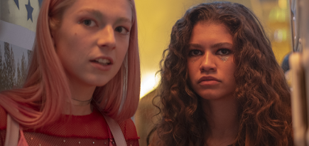 Слезы из глиттера и разноцветные тени: образы из сериала «Эйфория»